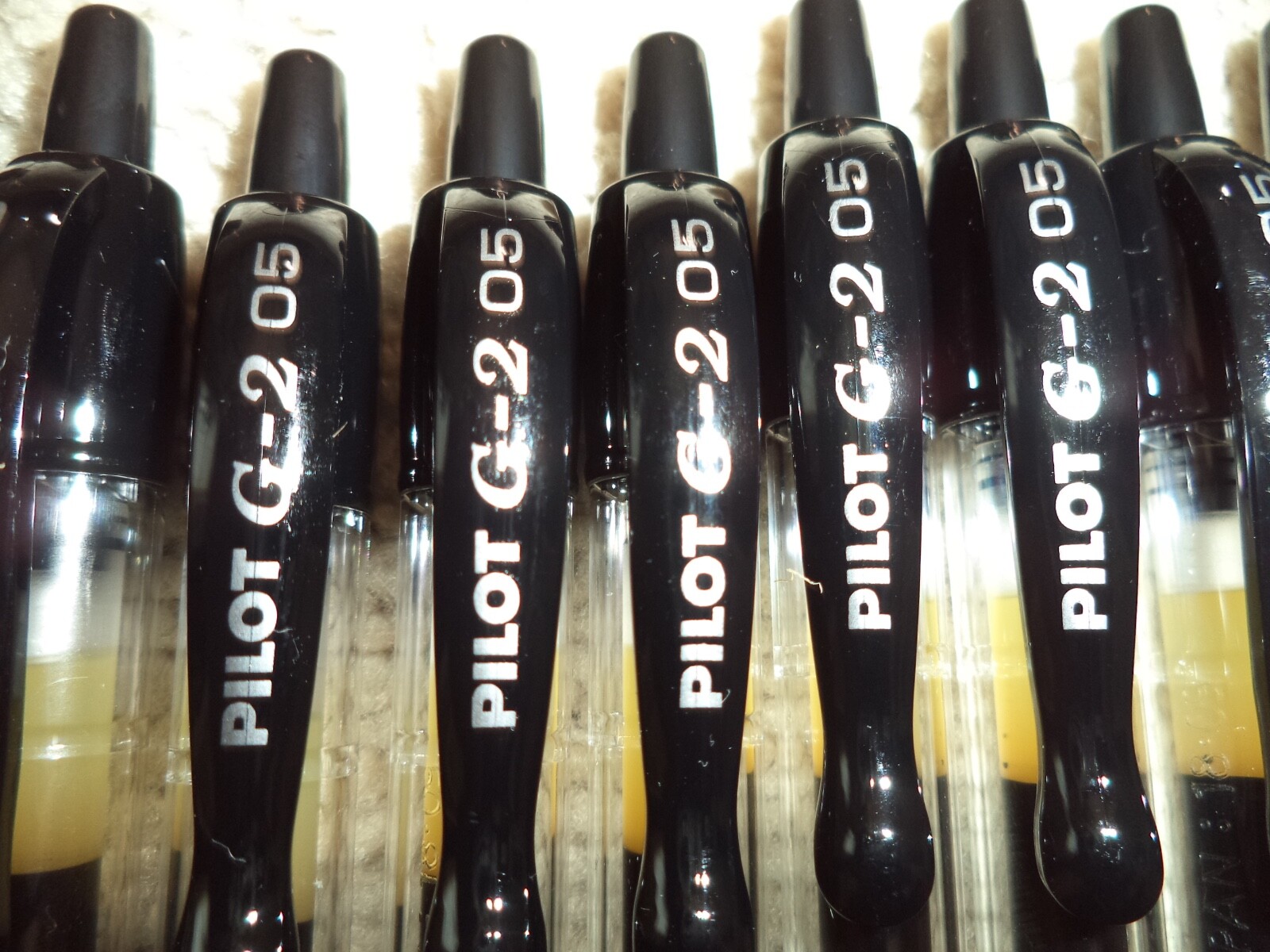 12 Pilot G-2 Retractable Gel ROLLER Pens Fine Point 0.7mm BLACK 31136 31020 10%