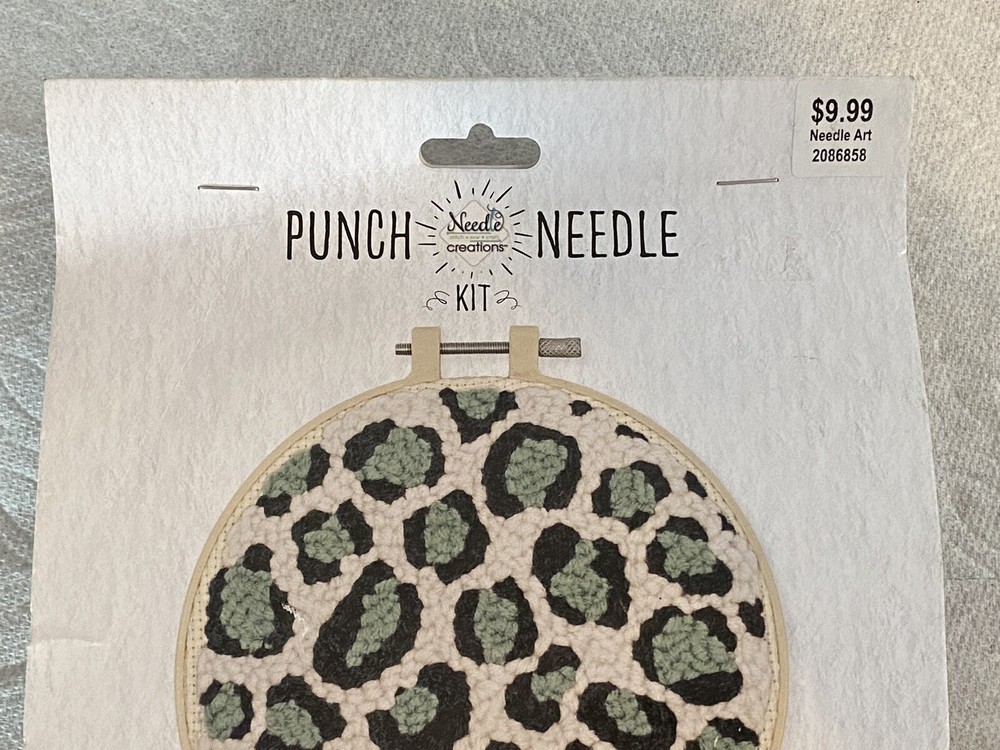 FABRIC EDITIONS Punch Needle Kit LEOPARD, Beginner Level, Finished Size 6” NEW