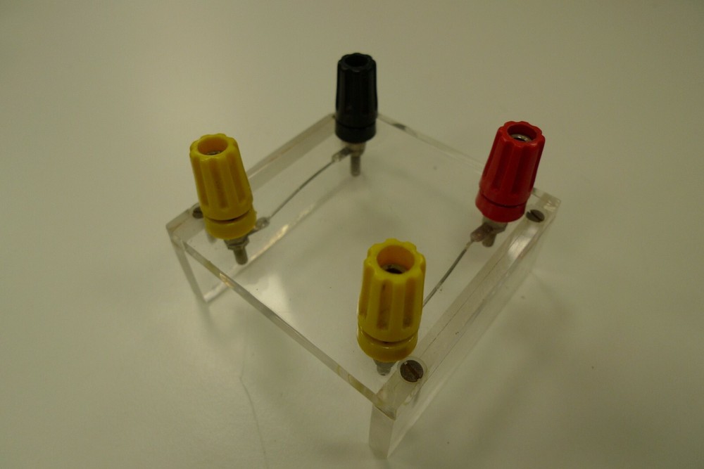 Terminal Sockets 4MM Irwin Perspex Block Electronics Physics Lab Apparatus