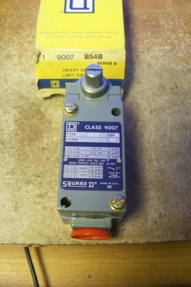 NEW Square D 9007-B54B Heavy Duty Limit Switch, Spring Return Lever Type 1NO1NC