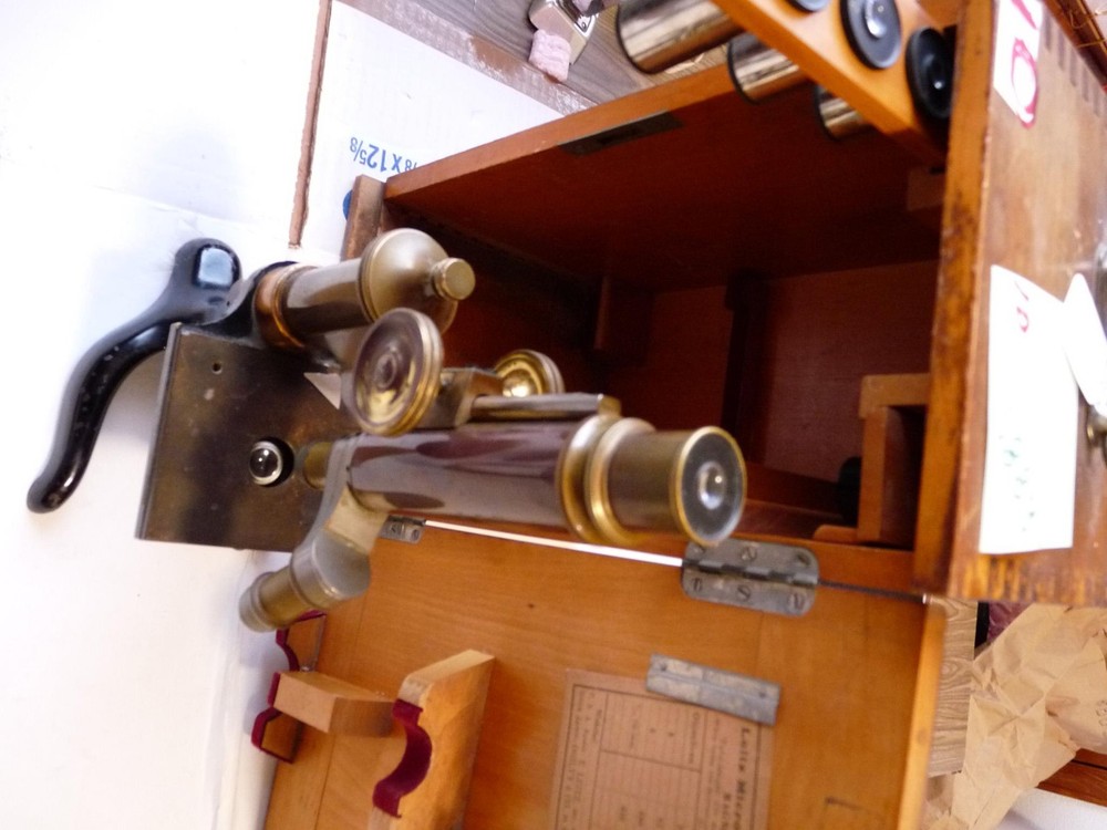 LEITZ MICROSCOPE 10 889
