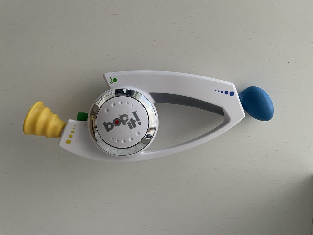 BOP IT! Talking Handheld Electronic Reflex Game White 2008 Hasbro TESTED/WORKING