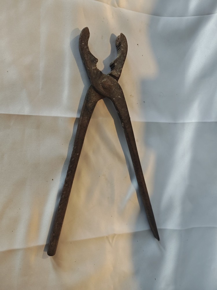 Antique Primitive Wolf Jaw Type Blacksmith Forge Tongs
