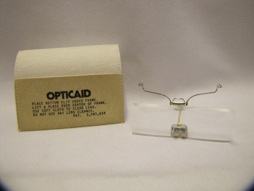 Vintage Magnifier Glasses in Case