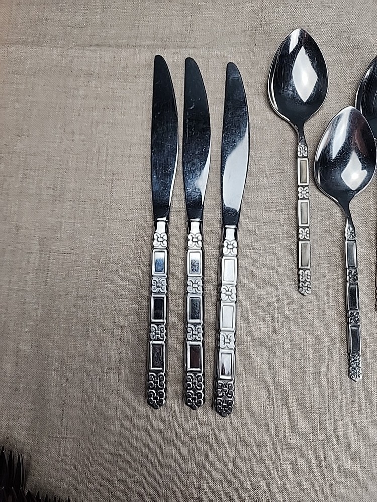 19 Piece Oneida Community Madeid NO Black Stainless Flatware