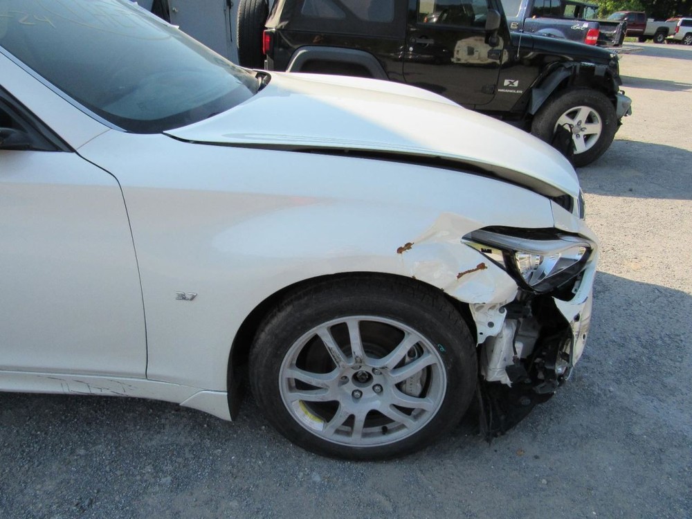 Q70 2017 Glove Box 1066848