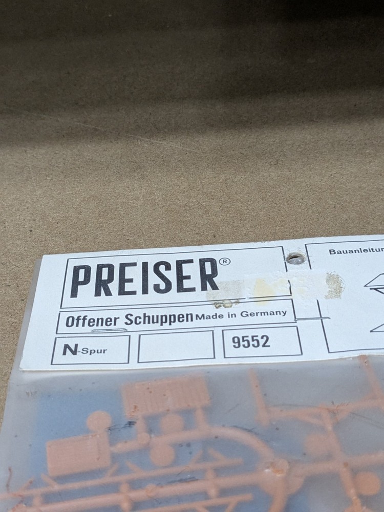 Preiser - #9552 - N Scale - Open Shed/Pens - NOS