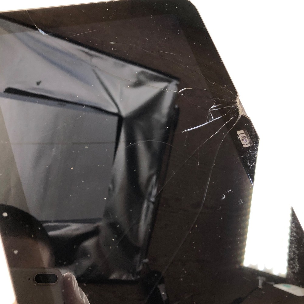 CRACKED DAMAGE Amazon Echo Show 8 3rd Gen Smart Speaker Charcoal - R85SD6