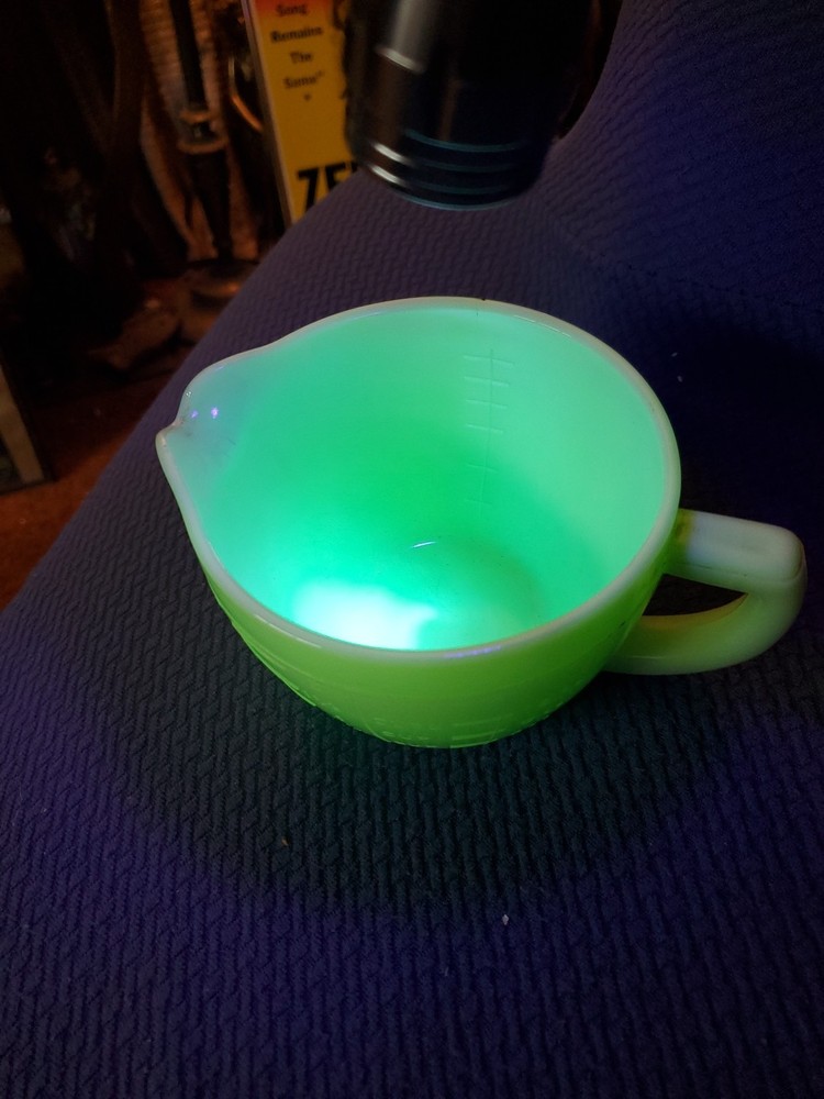 Jadeite Uranium 2 Cup Measuring Cup Sunflower Base