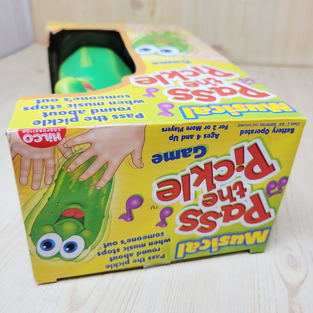 Constructive Playthings Pass The Pickle Music Game NEW DAMAGED BOX