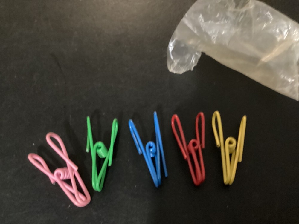 (5) Colorful Vinyl Coated Metal 2" Clips