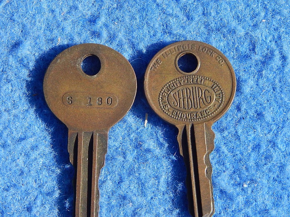 Seeburg Key S 180 - Illinois Lock Co. - wall box key - original