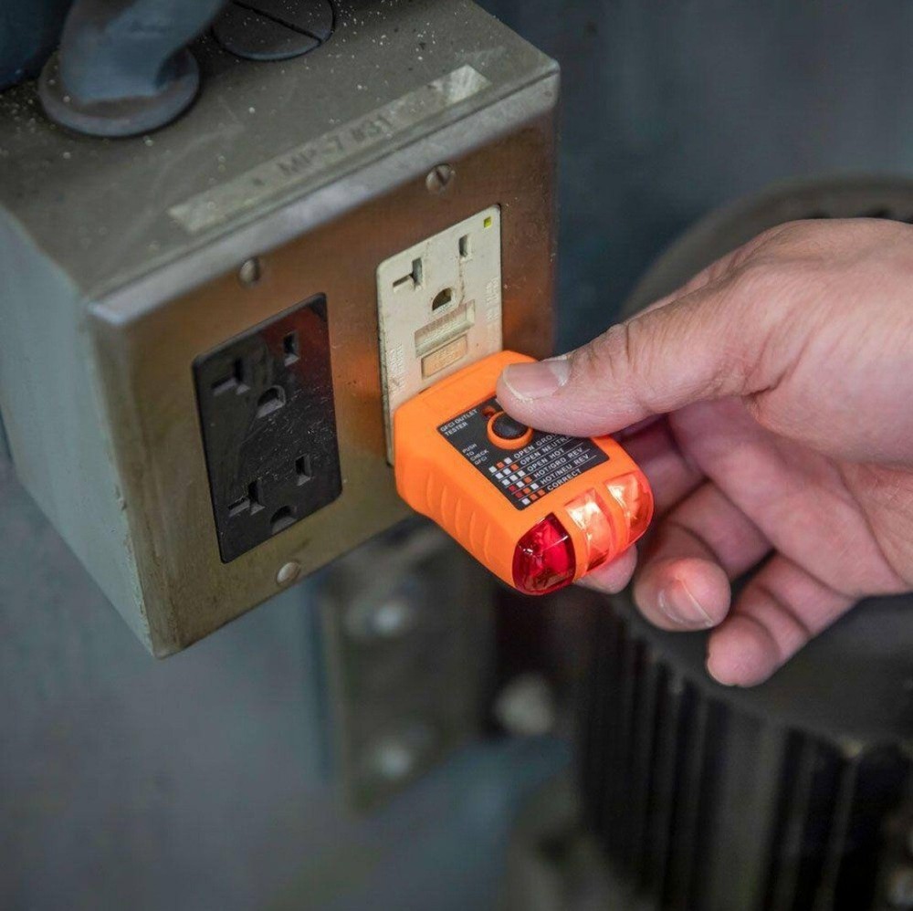 Klein ToolsDigital AC/DC Voltage and GFCI Receptacle Test Set
