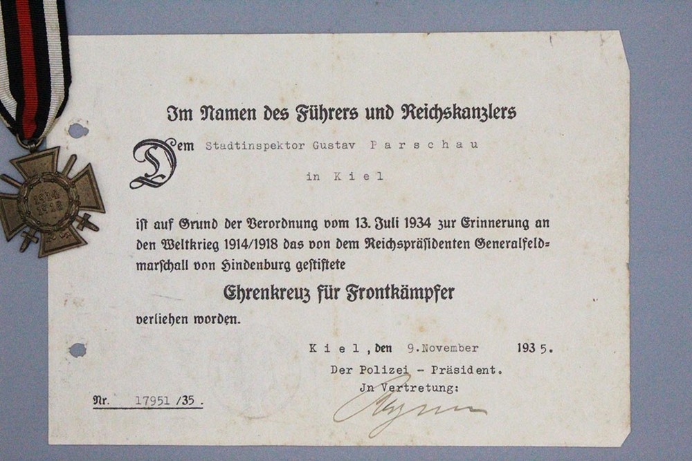 WW2 German Hindenburg w/Doc . GO531