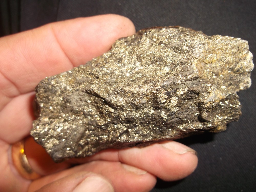 gold silver copper ore, 132 grams samples ,ore high grade .this is not