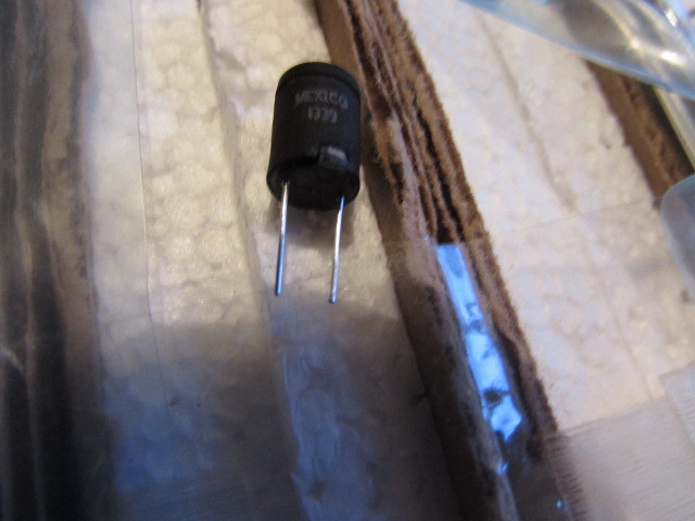 WVL9EB2R2K Vishay Variable Inductors 2.2UH 10% Vertical Style Shielded Radial 5