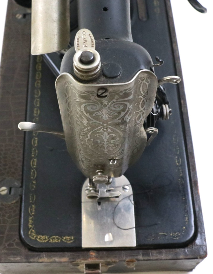 Vintage Singer Sewing Machine w/Case Tested Working