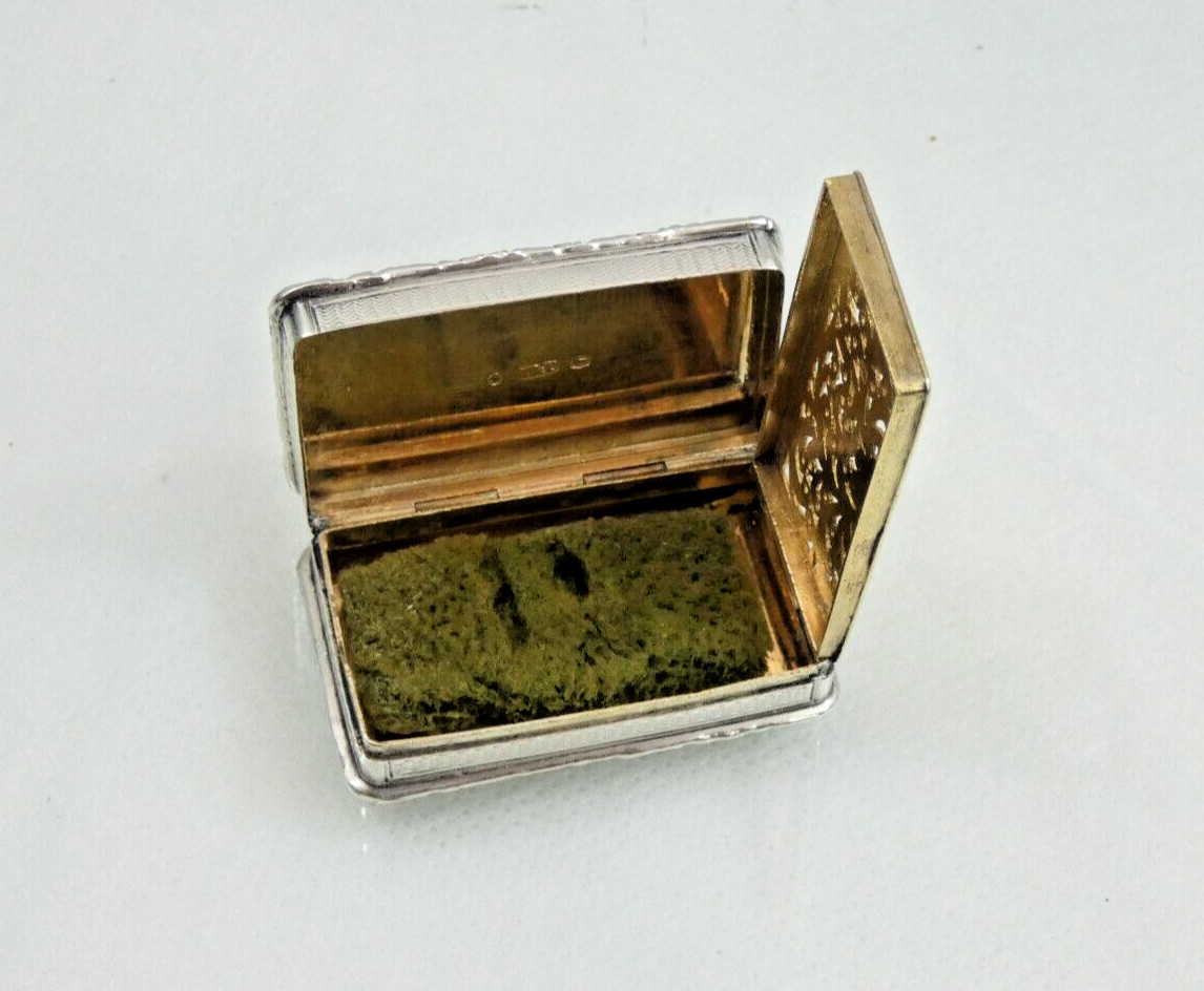 RARE 1810 ENGLISH GEORGIAN STERLING SILVER CASTLE TOP VINAIGRETTE ARCHITECTURAL