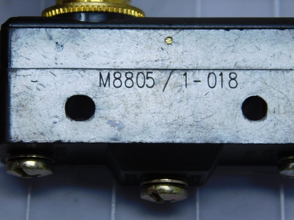HONEYWELL M8805/1-018 BASIC / SNAP ACTION SWITCHES LARGE BASICS T122425