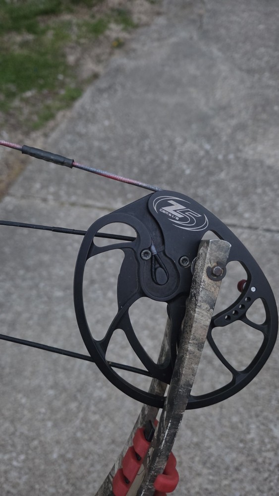 Hoyt Nitrum 30 Compound bow New string and cables last August. Everything in pic