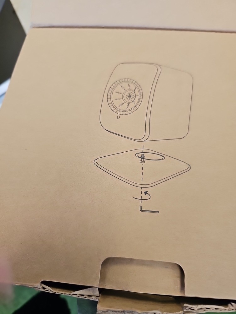 KEF LSX Desk Pads P1 Silver