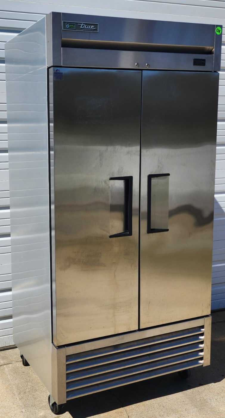 2021 TRUE T-35 TWO SECTION REACH-IN REFRIGERATOR