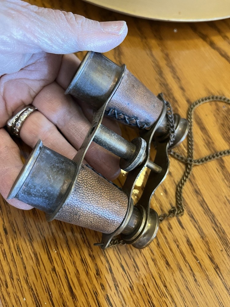 opera glasses w/strap, masculine appearance