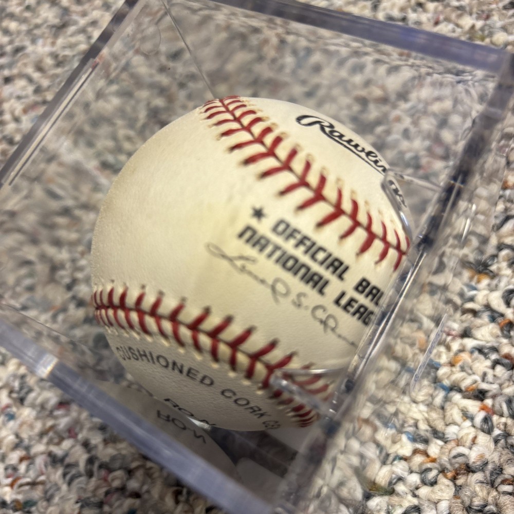 Wendell Magee Autographed Baseball With Case