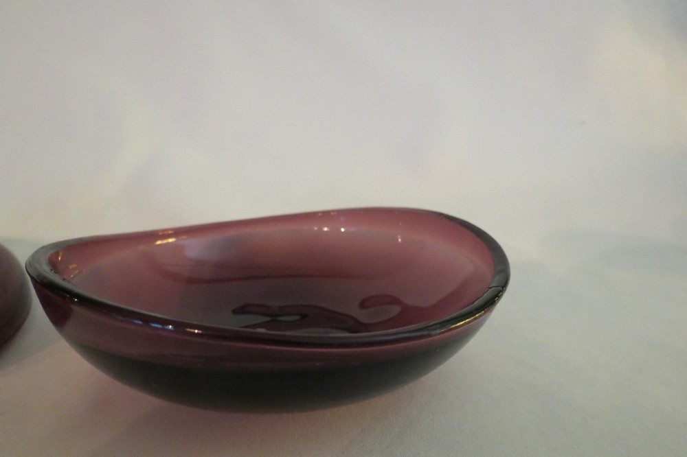 Amethyst Etched Iris Pattern Covered Powder Jar