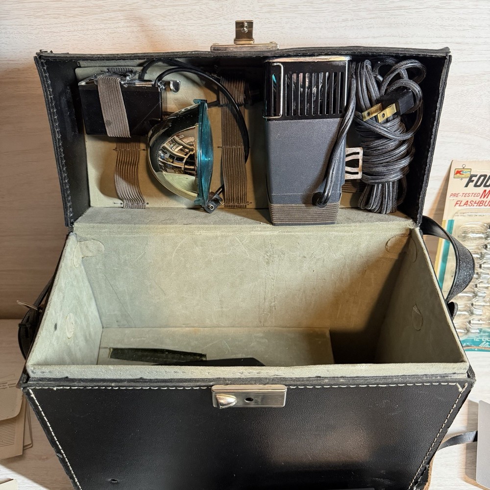 Polaroid Automatic 250 Land Camera - Vintage Instant Camera