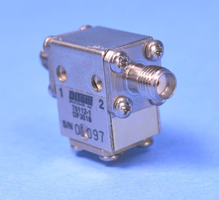 DiTom 5.3 GHz to 7.5 GHz. Wideband Microwave RF Isolator SMA Connectors 20dB