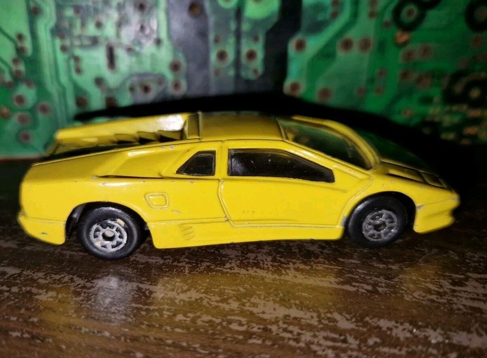 MAISTO Model Car - LAMBORGHINI DIABLO 1/64 Scale