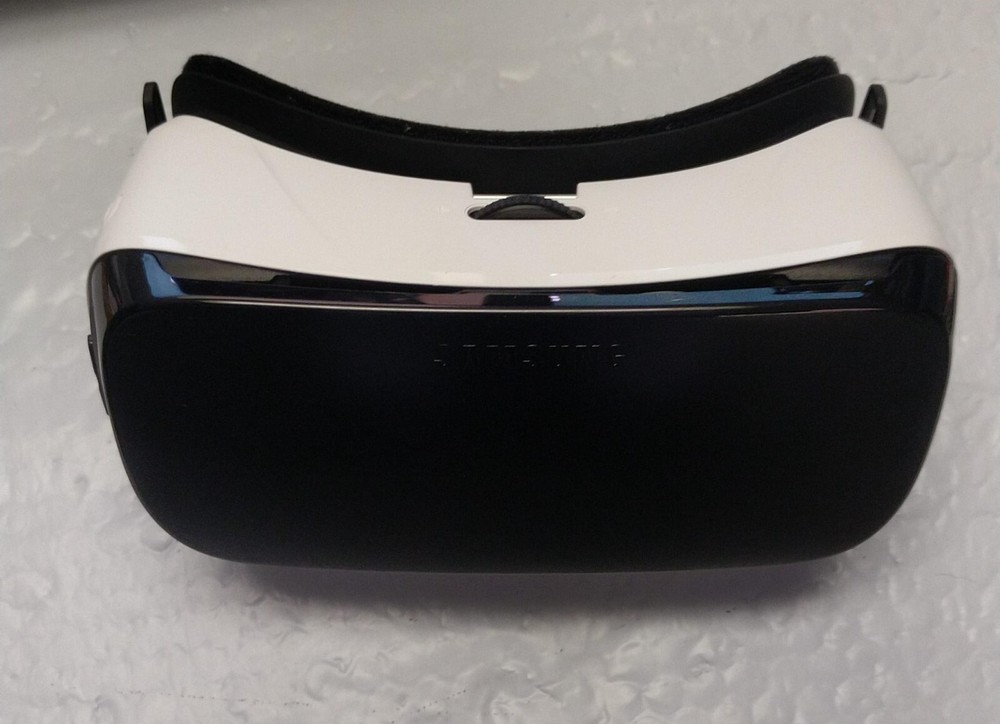 Samsung Gear VR Powered by OCULUS - Great Condition