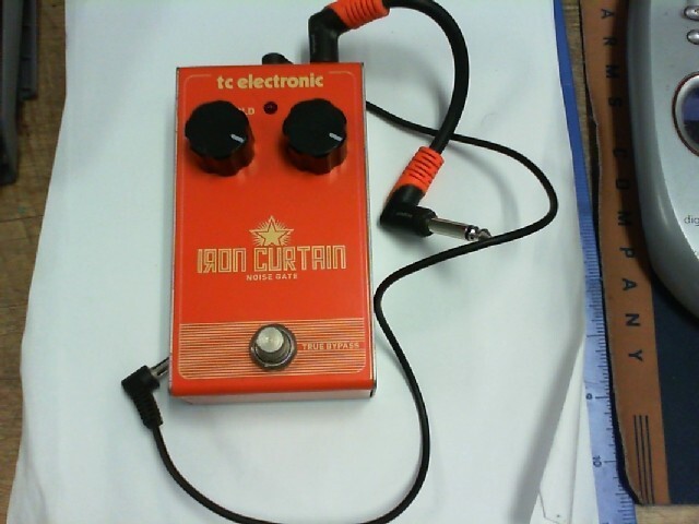 TC Electronic - Iron Curtain Noise Gate Pedal w Cables - PPSKN323245