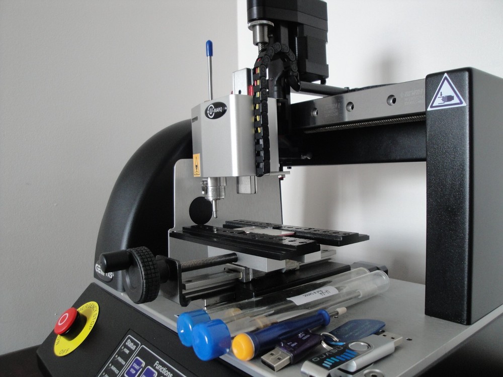 U-MARQ GEM-TX5 Engraving Machine