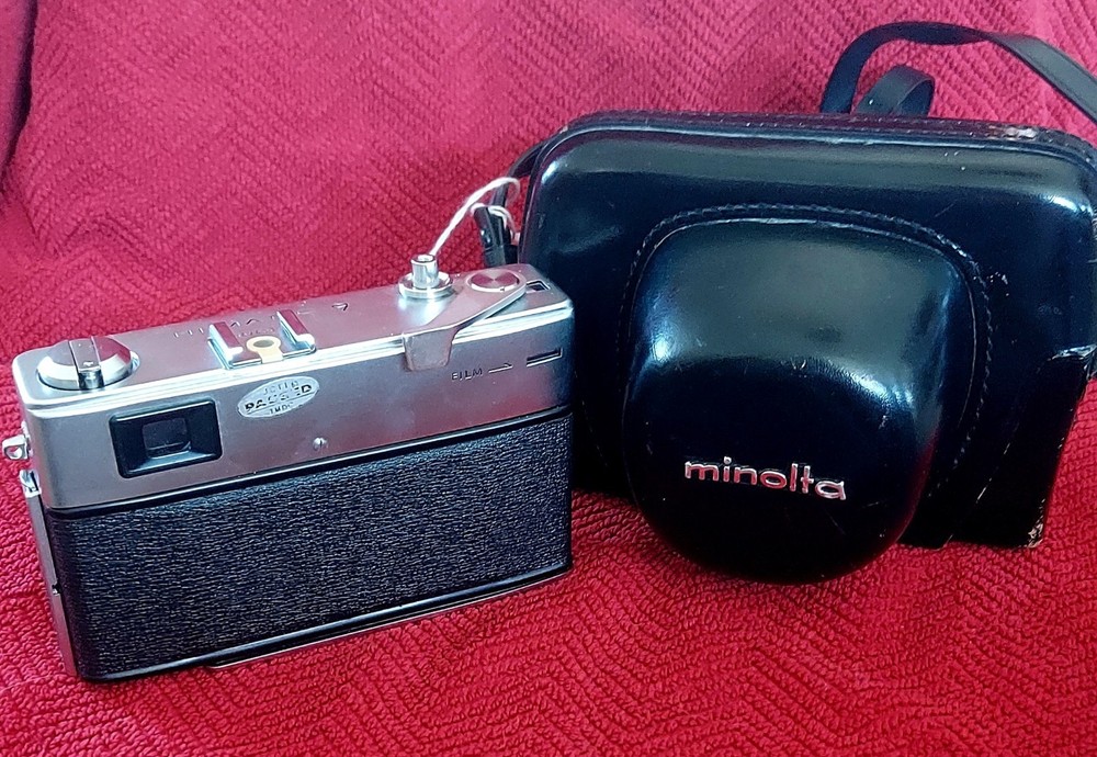 Minolta EASY FLASH Silver Black Vintage Rangefinder Camera with Case