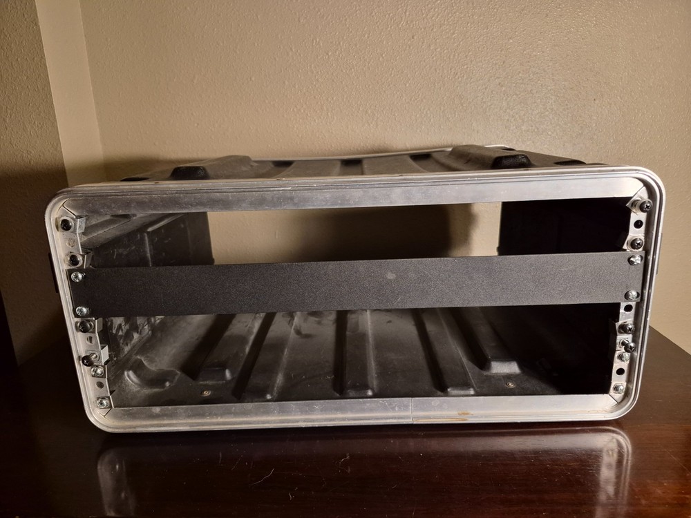 SKB 4U Durable Rack Case USED with screws