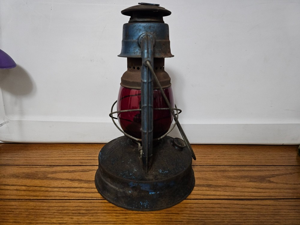 VINTAGE DIETZ #100 LANTERN RED GLOBE COMPLETE