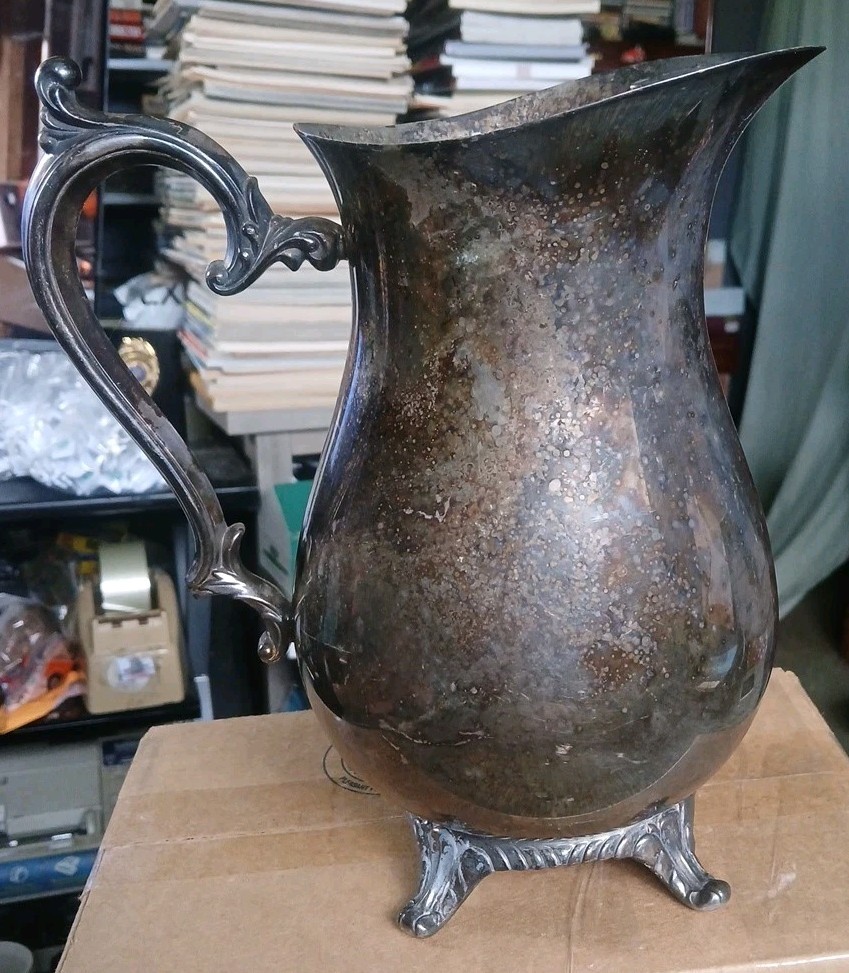 Vintage Wm. Rogers #817 Silver Plated Beverage Water Pitcher with Ice Guard