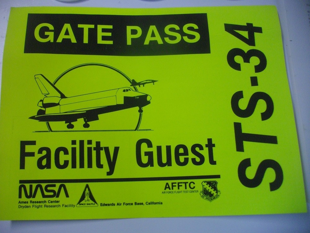NASA Edwards Air Force Base 1989 Space Shuttle Guest Kit STS-34 Gate Pass & Note