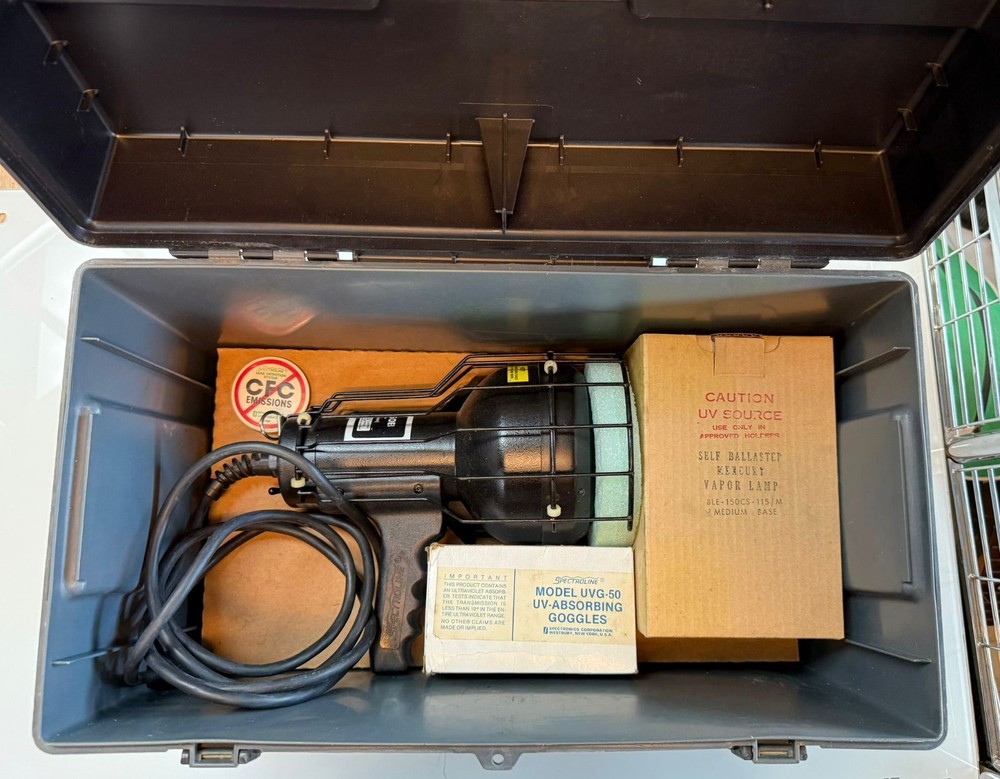 Spectroline BIB-150B Black Light Lamp Leak Detection Kit w/ Case & UV Goggles
