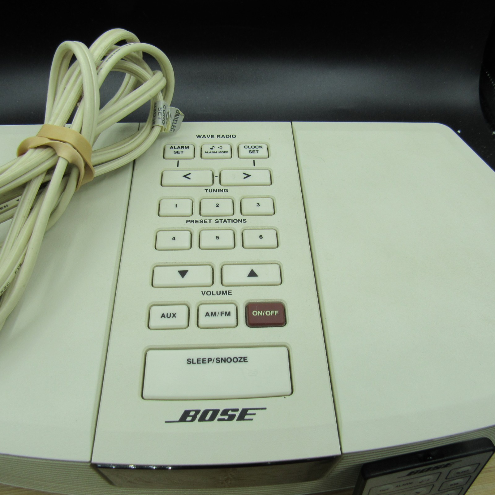 Bose Wave Radio AWR1-1W AM/FM Radio Stereo System Alarm Clock with Remote