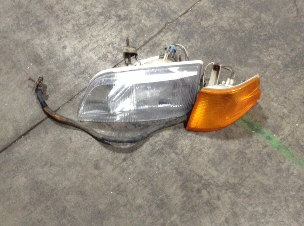 VOLVO VNM Headlamp Assembly
