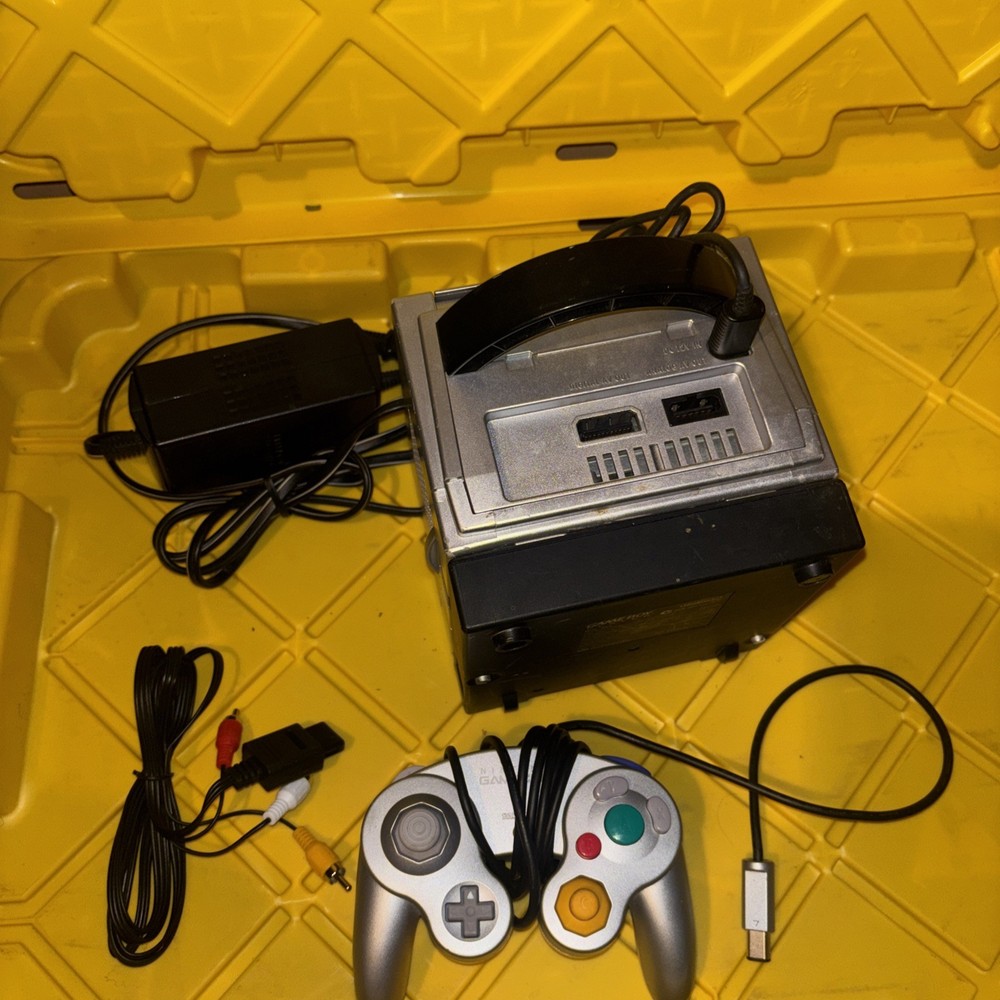 Nintendo GameCube Console DOL-101 Gameboy player Included no disk