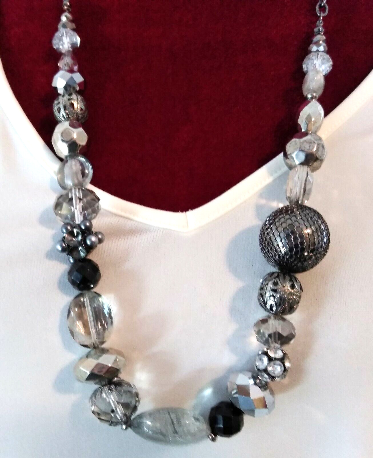 Vintage~~Beautiful Smoky Gray & Iridescent Stones on Gunmetal 30" Necklace
