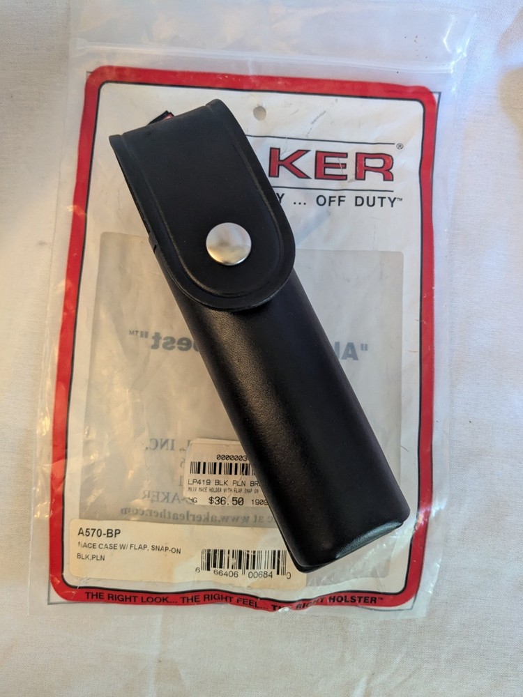 NEW Aker A570-BP Mase Case, Black/Plain SILVER Snap