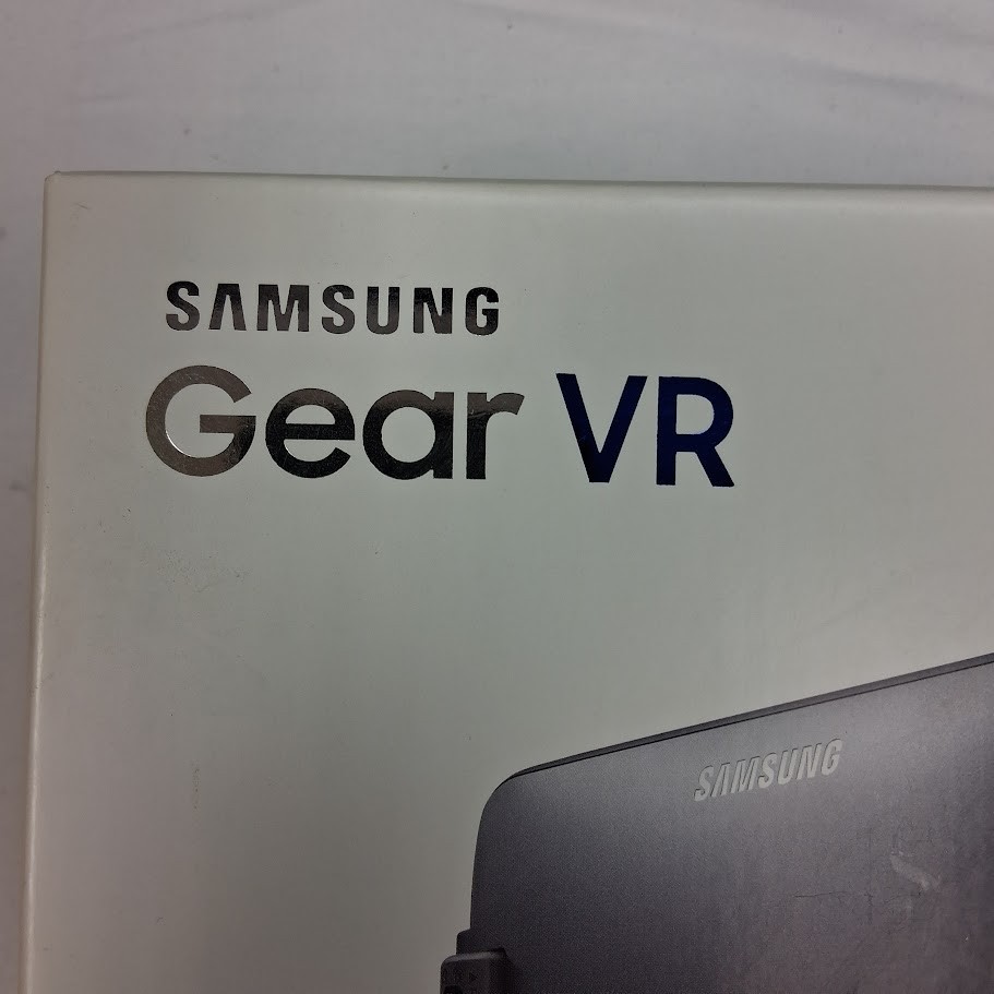New In Box SEALED Samsung Gear VR Powered By Oculus SM-R323