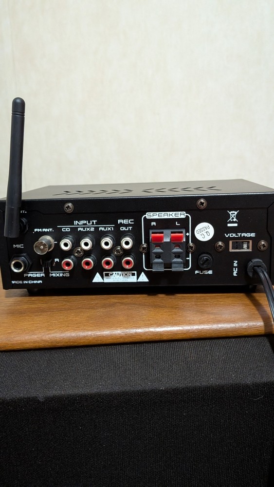 Technics Vintage Speaker Cabinets With Speaker Wire And Amplifier Receiver