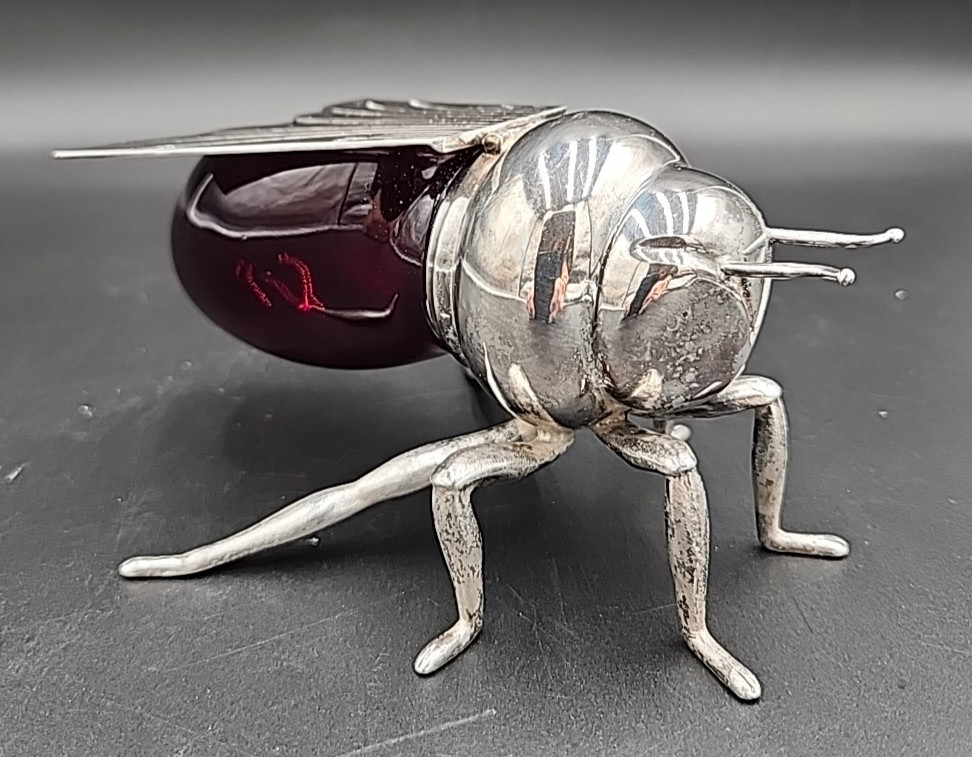 VINTAGE SILVERPLATE RUBY RED GLASS FIGURAL BEE HONEY POT BY IRONGATE PRODUCTS