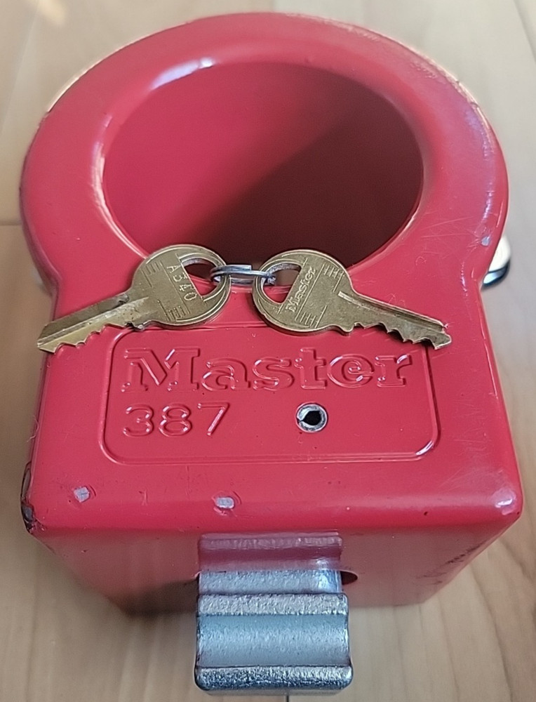 Master Lock 387 High Security King Pin Trailer Coupler Lock with Keys - READ